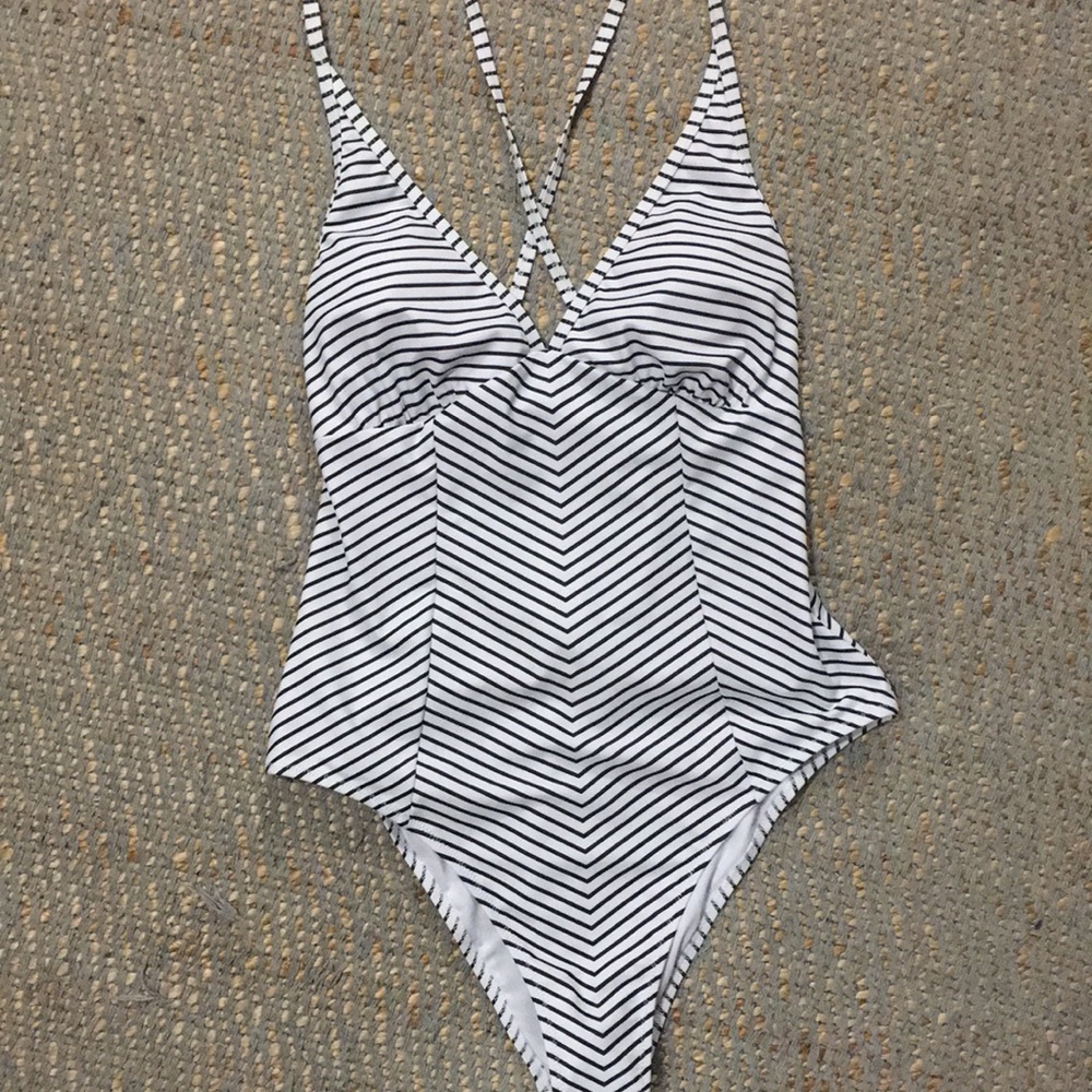 Cupshe Black And White Stripe V-Neck One Piece Swimsuit